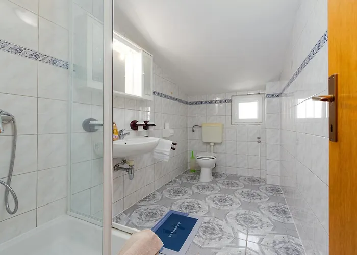 1 Bedroom Amazing In Apartment *