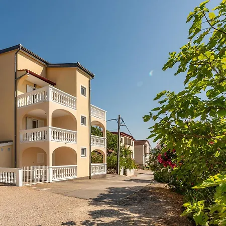 1 Bedroom Amazing In Селине